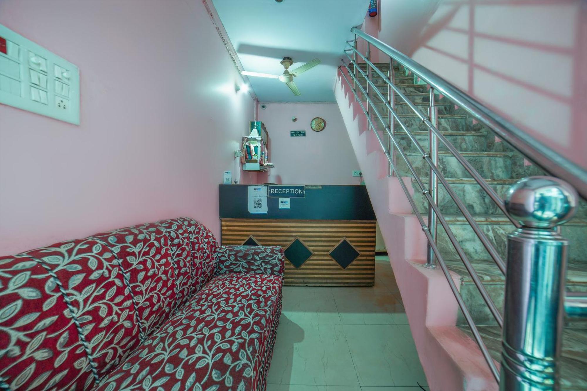 Spot On Komfort Guest House Rudrapur Bagian luar foto