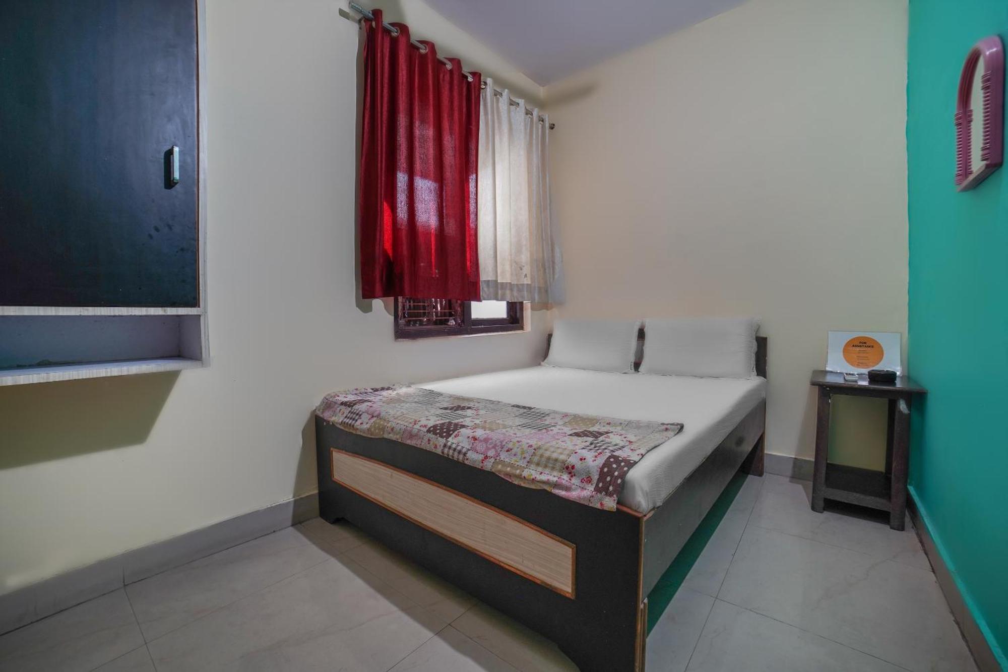 Spot On Komfort Guest House Rudrapur Bagian luar foto