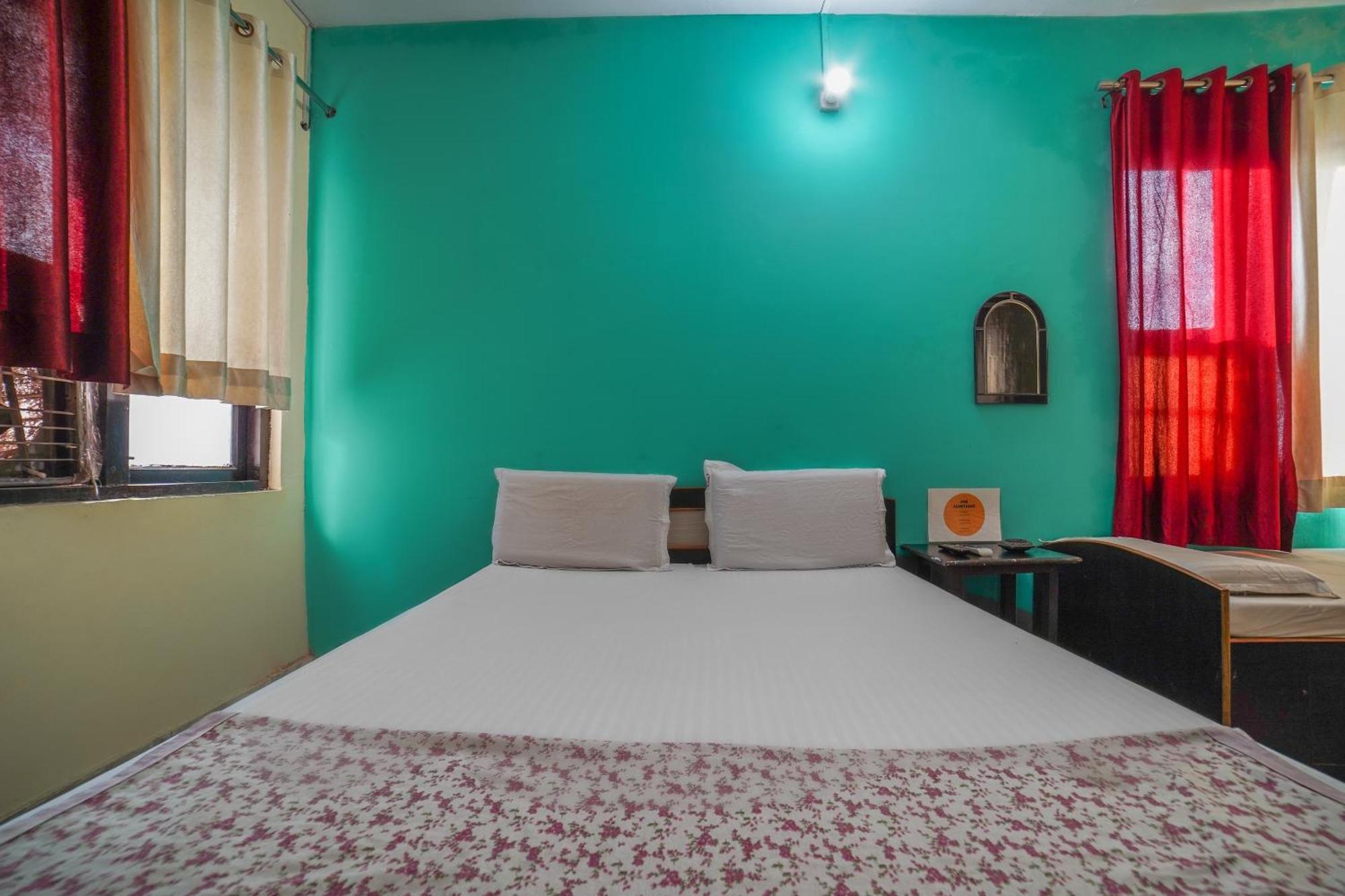 Spot On Komfort Guest House Rudrapur Bagian luar foto