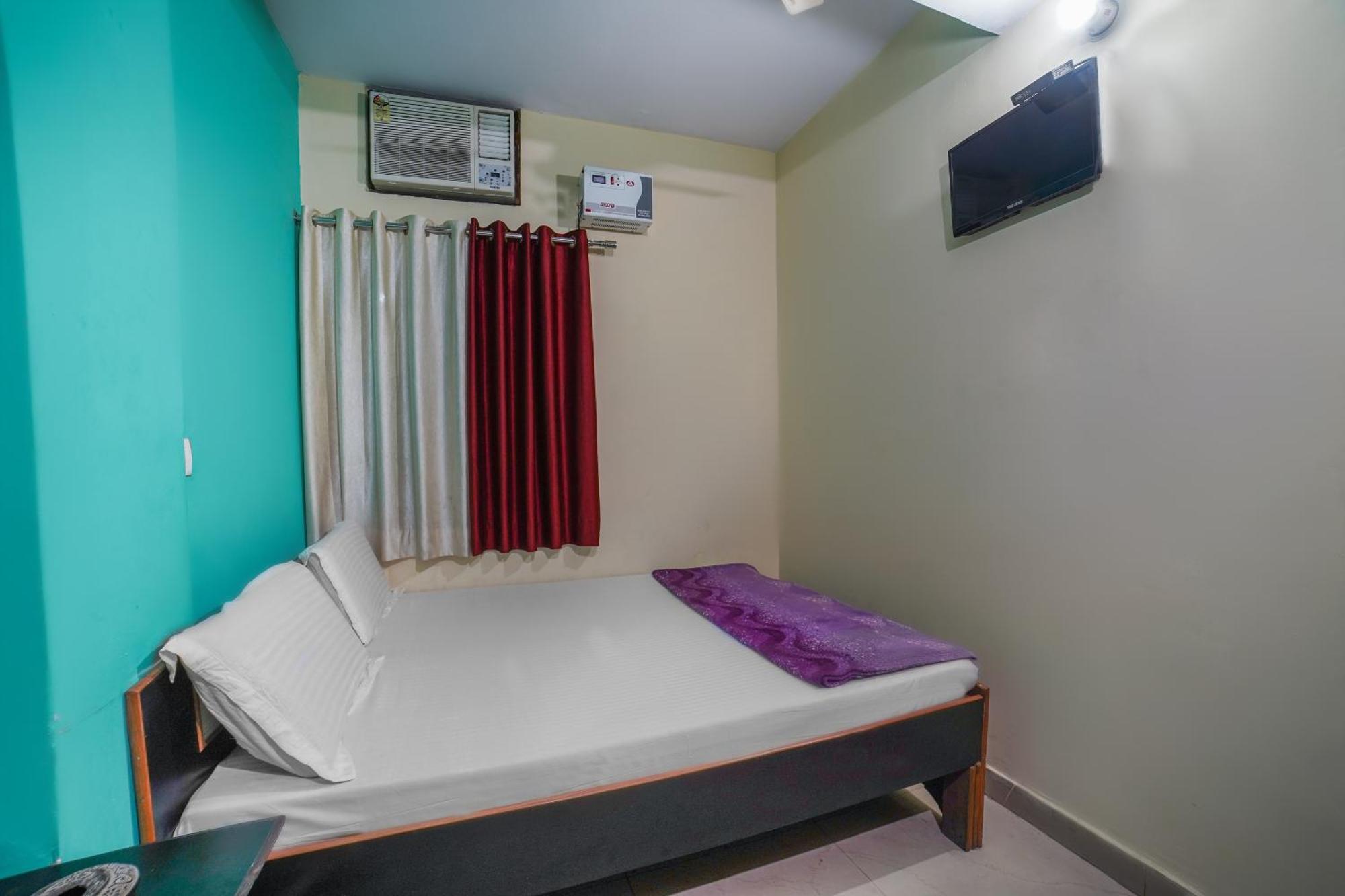 Spot On Komfort Guest House Rudrapur Bagian luar foto