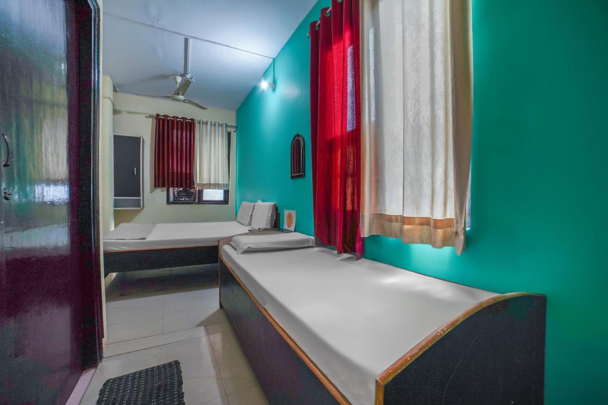 Spot On Komfort Guest House Rudrapur Bagian luar foto